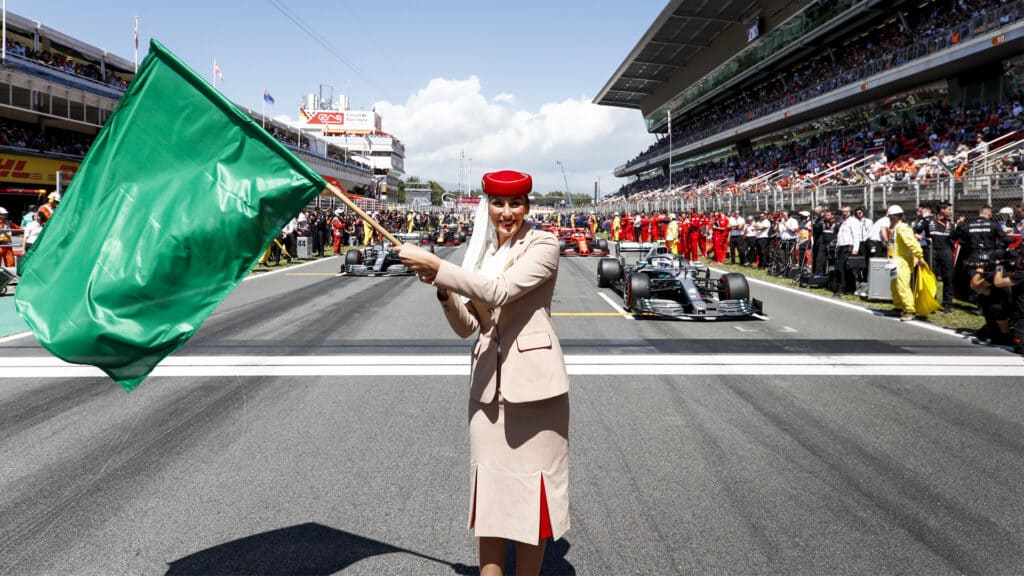 Green Flag, Emirates Stewardess waves a green flag on the grid before the race, Glenn Dunbar, Motorsport Images