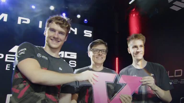 Jarno Opmeer, Bono Huis and Cedric Thomé - V10 R-League champions 2022 Mercedes-AMG