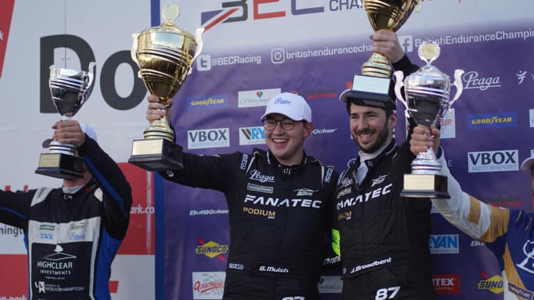 Jimmy Broadbent and Gordie Mutch win inaugural Praga Cup UK title