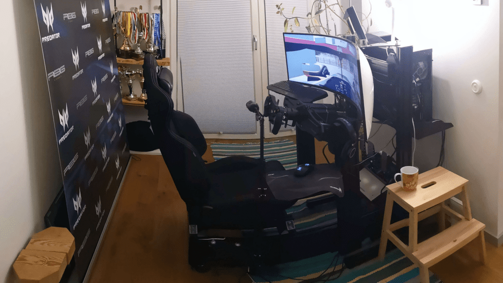 Risto Kappet's home set-up featuring R8G sponsored cockpit