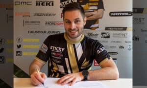 Michi Hoyer extends contract with Burst Esport for 2023