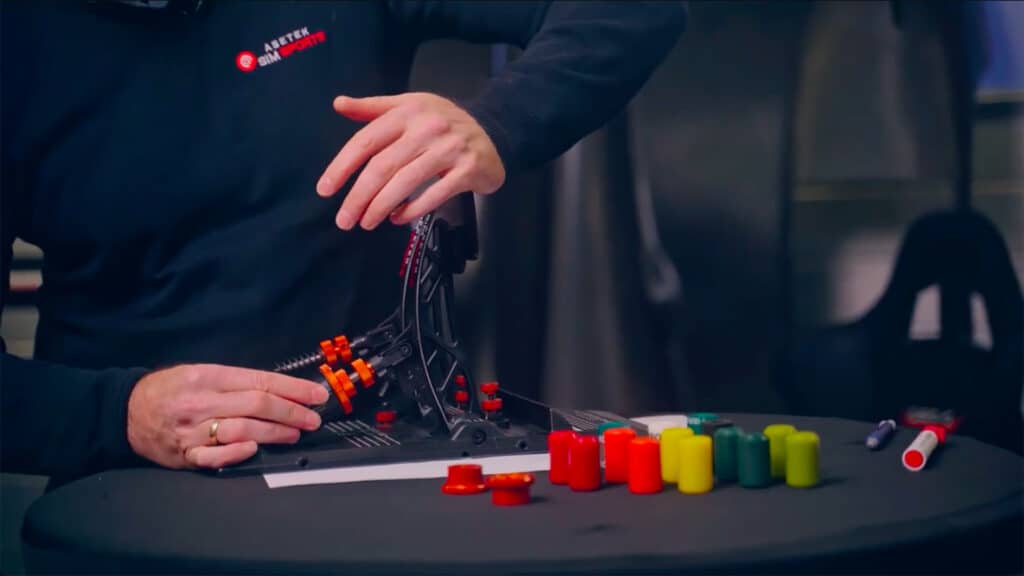 André Eriksen from Asetek Sim Sports demonstrating the Elastomer Kit