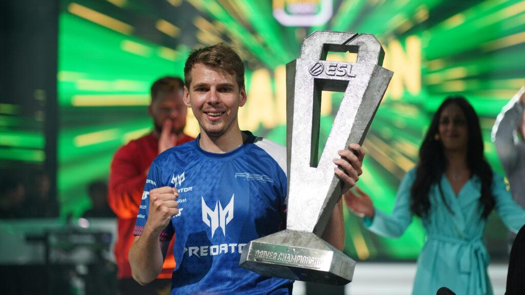Csincsik wins €45,000 and inaugural ESL R1 title