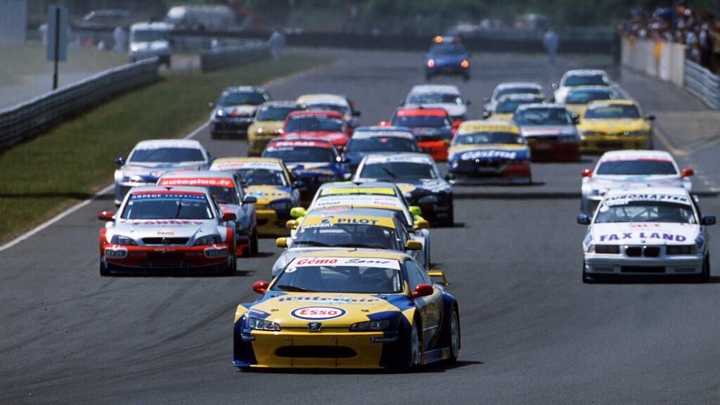 ID: 1012733967, 2001 French Formula GT Championship
Val de Vienne, France, 24th June 2001.
Championship leader Eric Helary (Peugeot 406) leads at the start of the race.
World Copyright: Thierry Delaunay/DPI/LAT Photographic
ref: Digital Image Only, Motorsport Images
