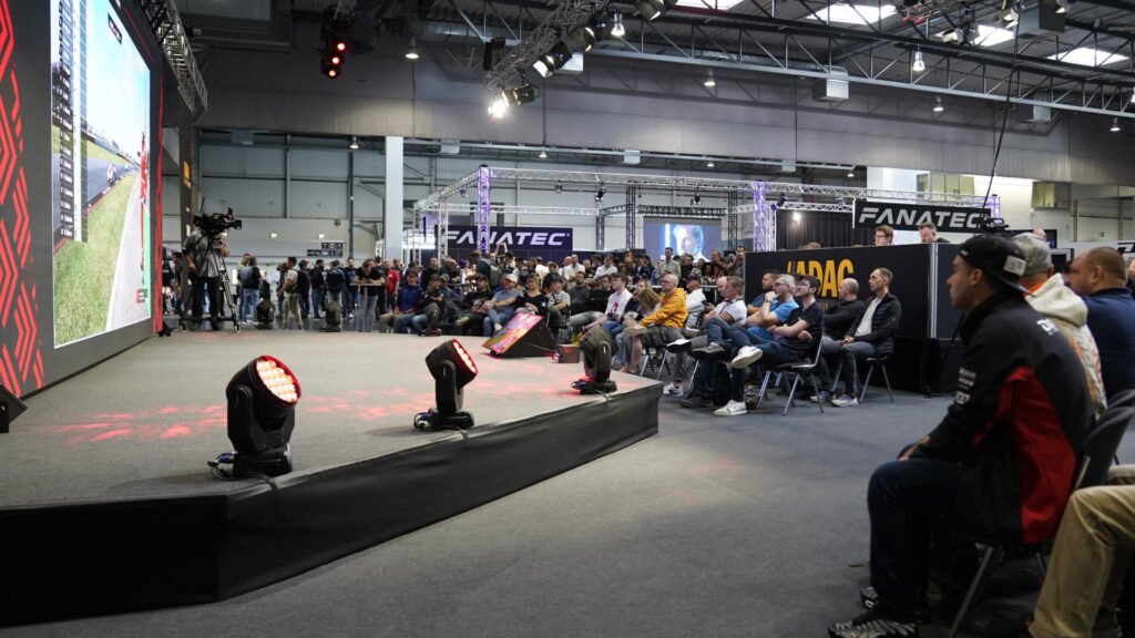 Escenario de deportes electrónicos de la ADAC SimRacing Expo