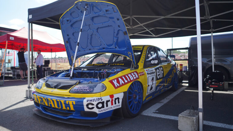 Classic Renault Laguna BTCC car teased for RaceRoom