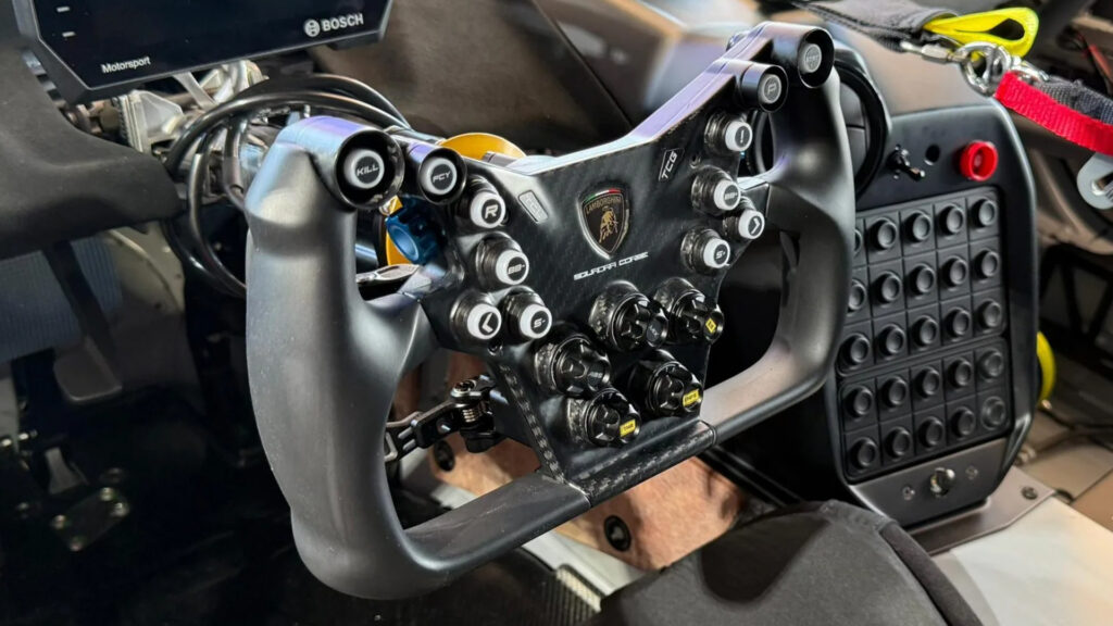 Lamborghini Temerario GT3, Cube Controls