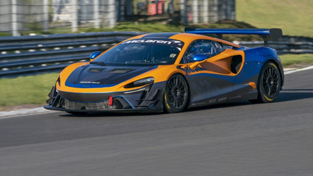 McLaren Artura GT4